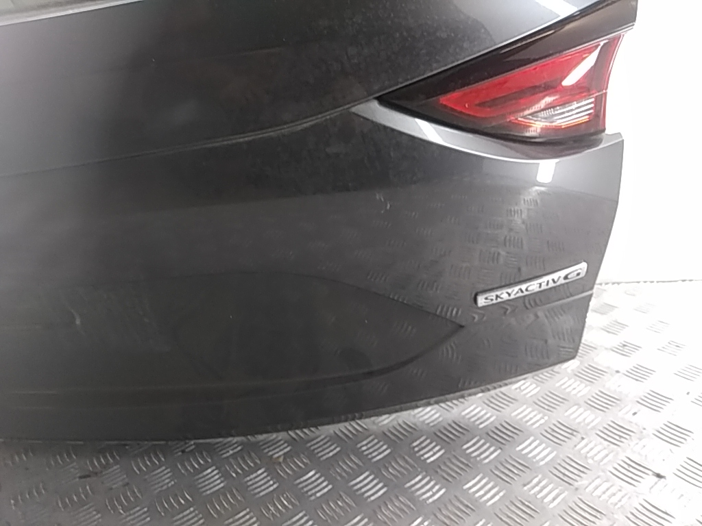 Дверь багажника