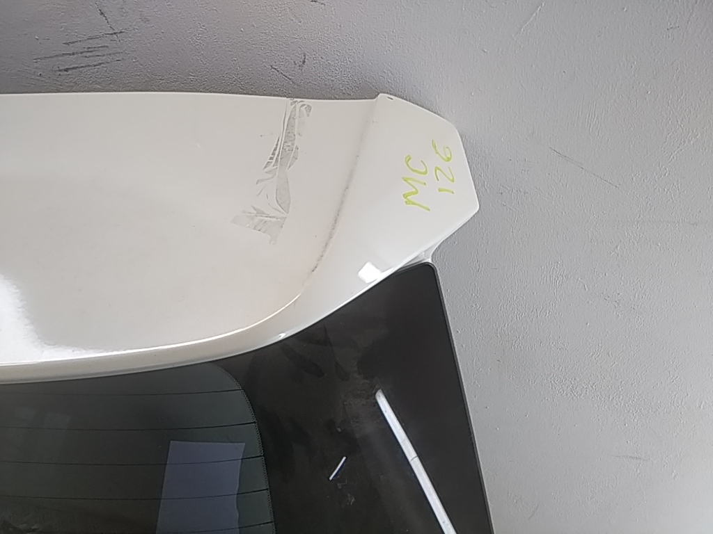 Дверь багажника