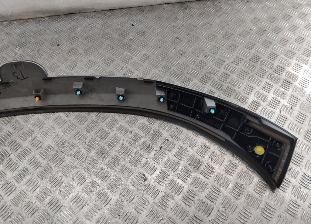 Накладка двери багажника