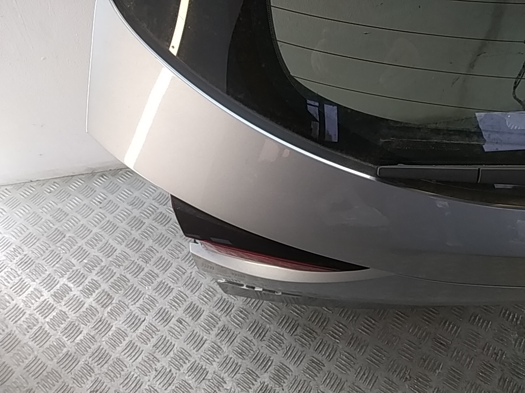 Накладка двери багажника