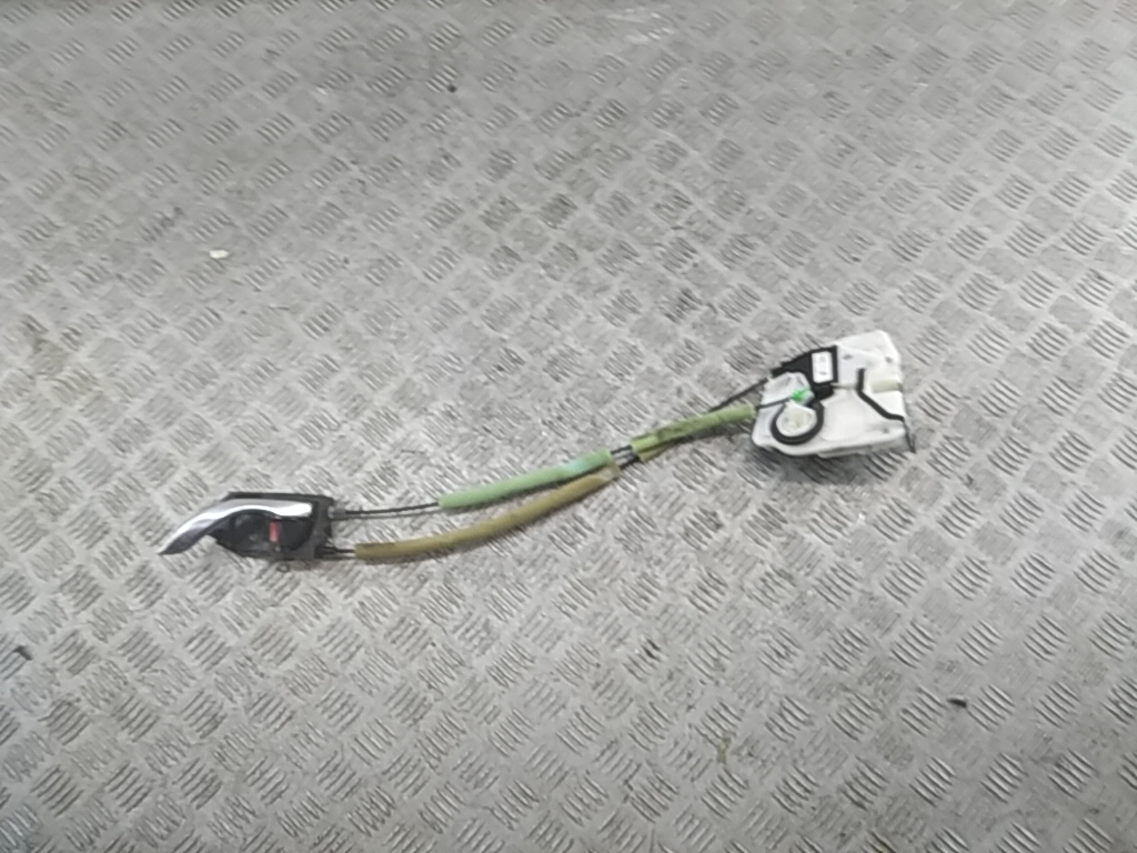 Замок двери передней левой