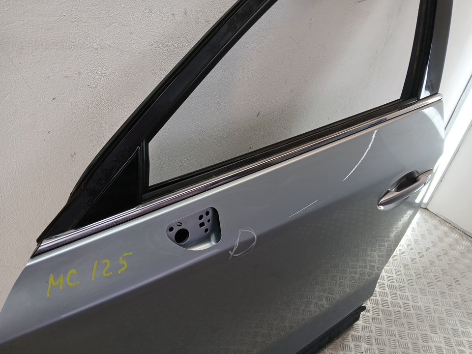 Накладка стекла переднего левого