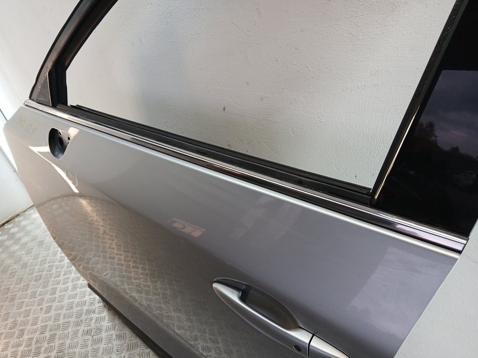 Накладка стекла переднего левого