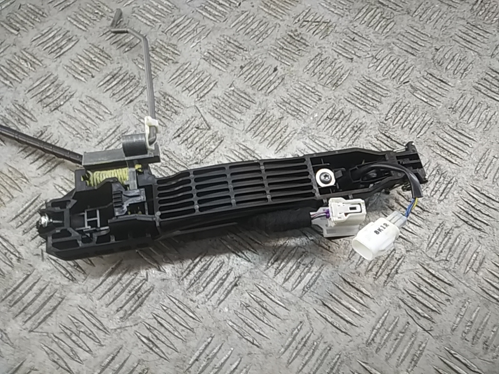 Ручка двери передней наружная левая