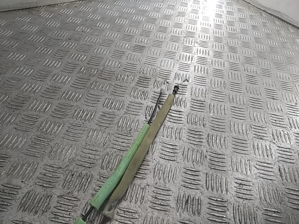 Замок двери передней левой