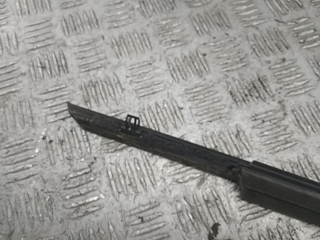 Накладка стекла переднего левого