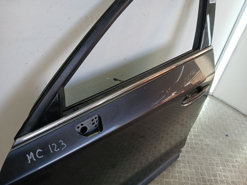 Накладка стекла переднего левого