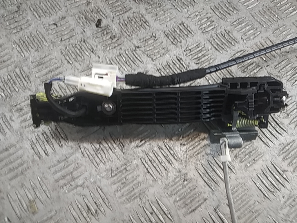 Ручка двери передней наружная левая