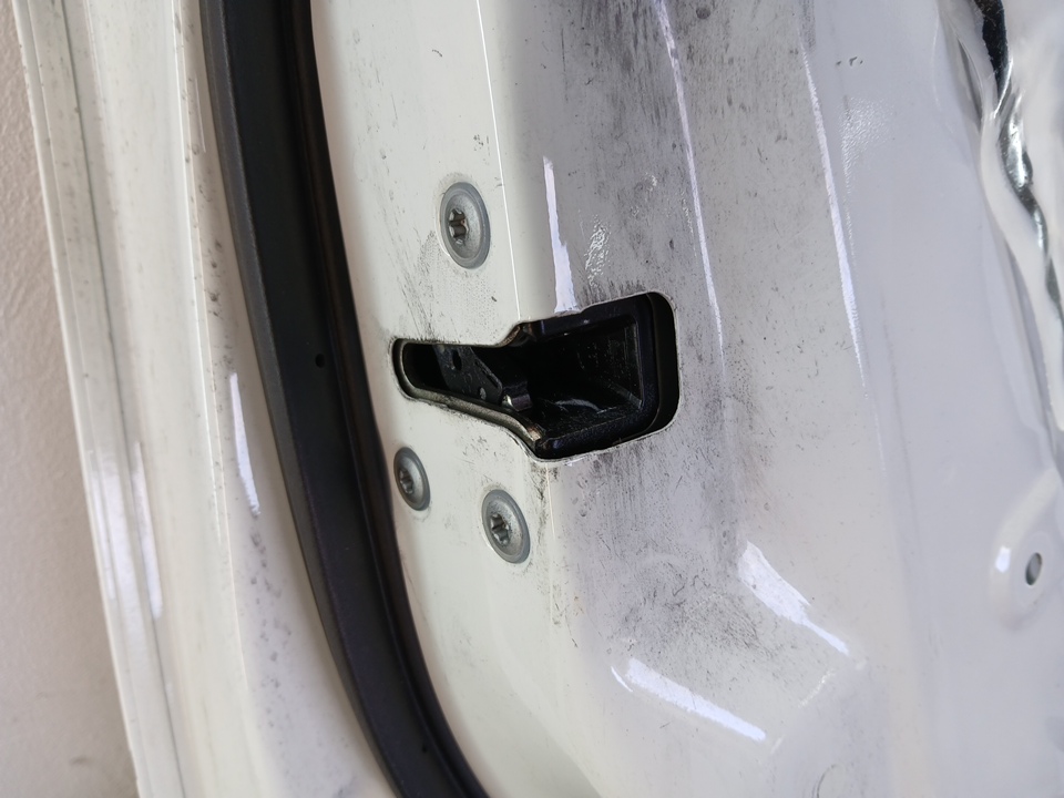 Замок двери передней левой