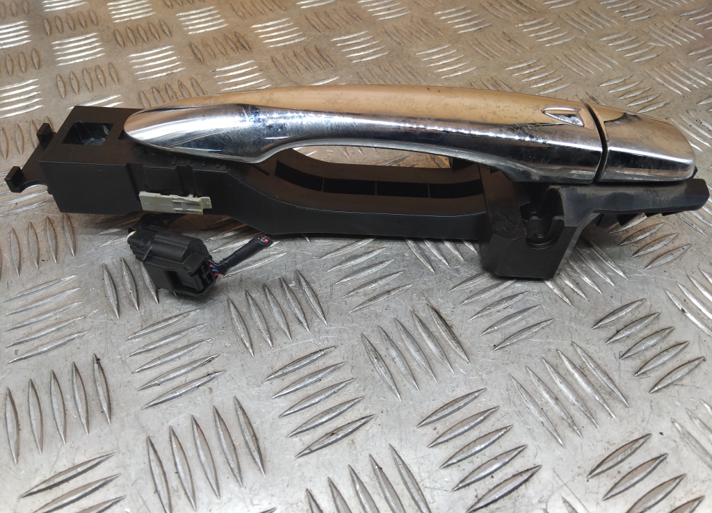 Ручка двери передней наружная левая