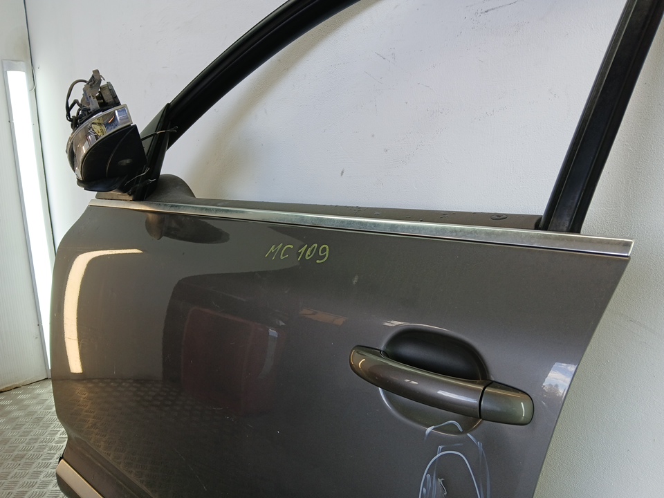 Накладка стекла переднего левого