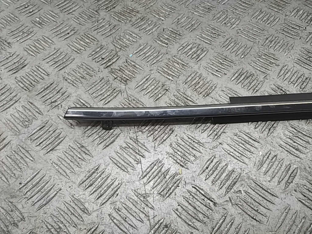 Накладка стекла заднего правого