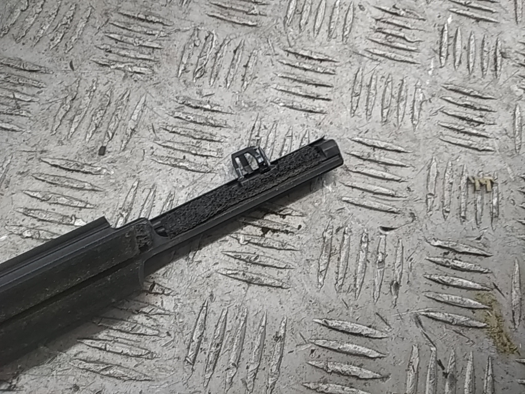 Накладка стекла заднего правого