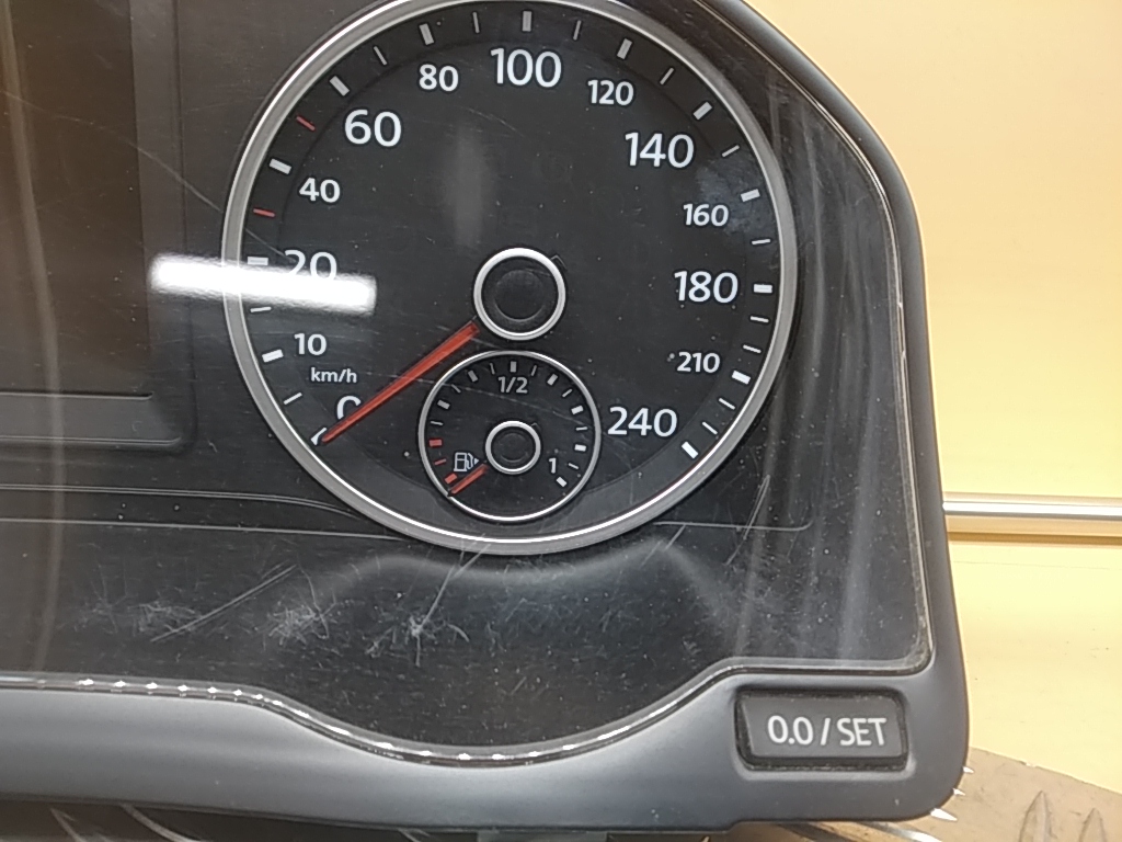 Панель приборов