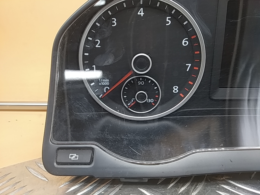 Панель приборов