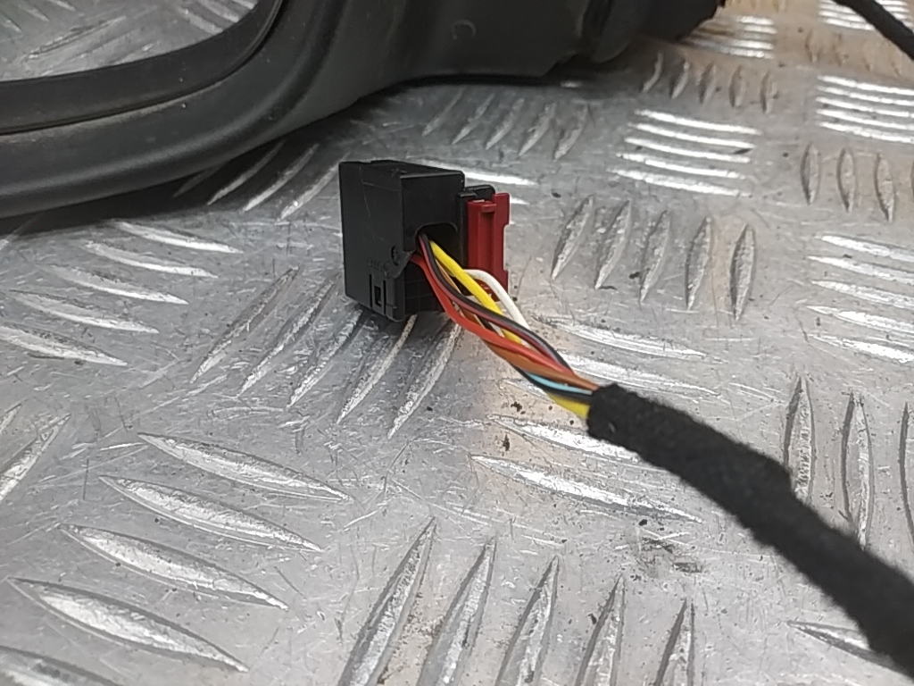 Зеркало левое электрическое