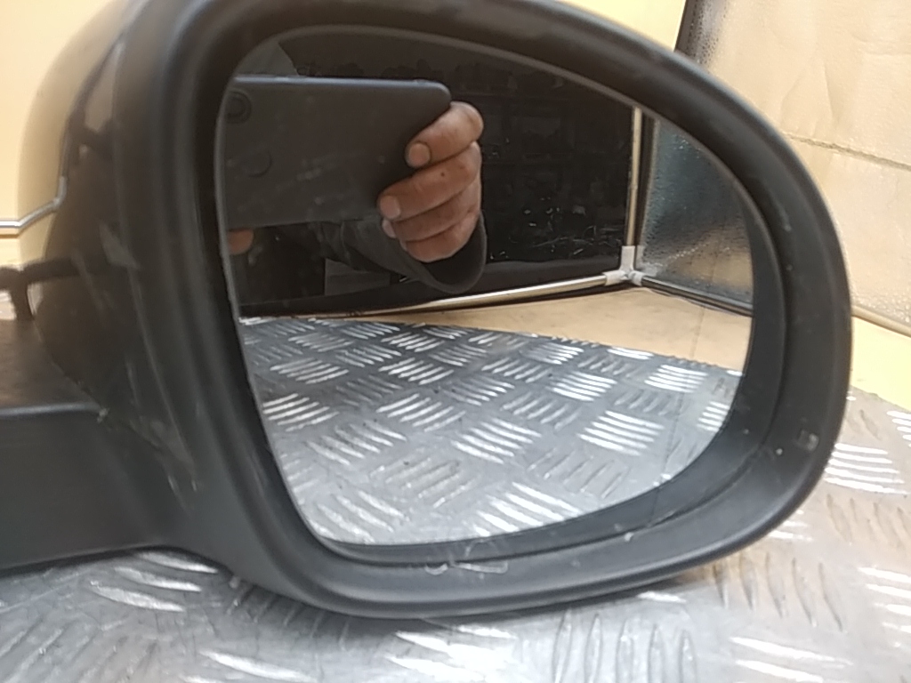 Зеркало правое электрическое