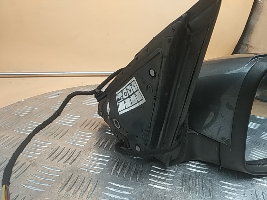 Зеркало правое электрическое