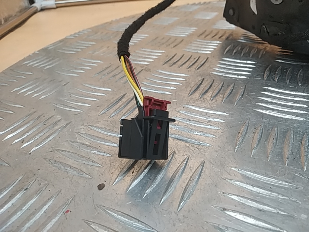 Зеркало правое электрическое