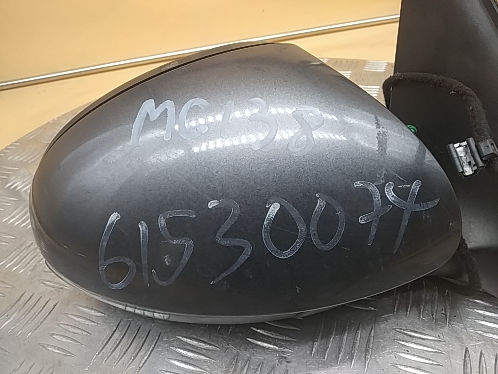 Зеркало правое электрическое