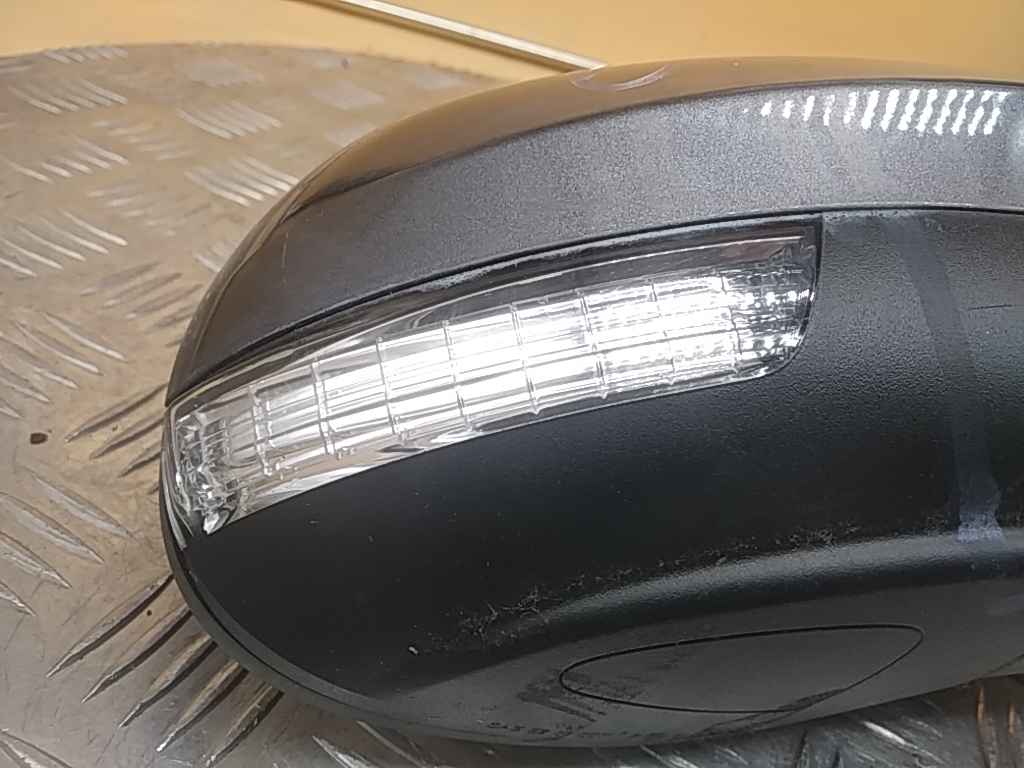 Зеркало правое электрическое