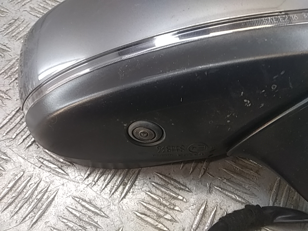 Зеркало правое электрическое