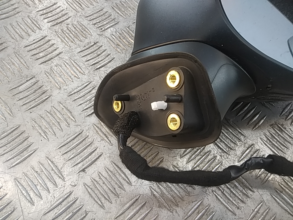 Зеркало правое электрическое