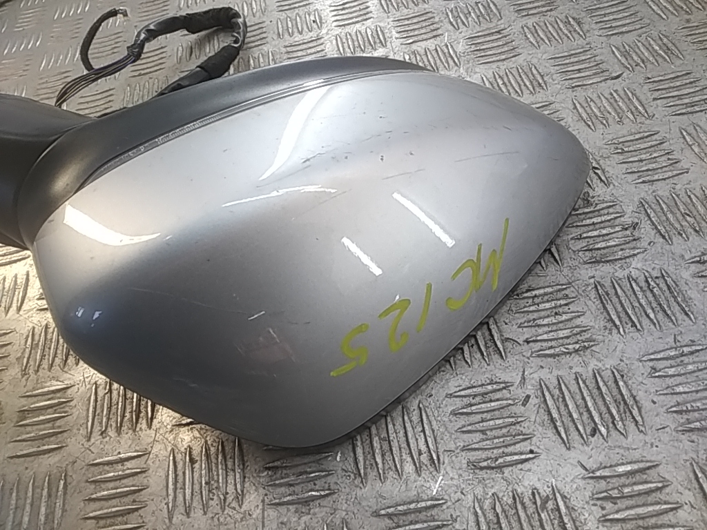 Зеркало правое электрическое