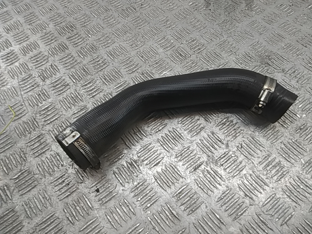 Патрубок интеркулера