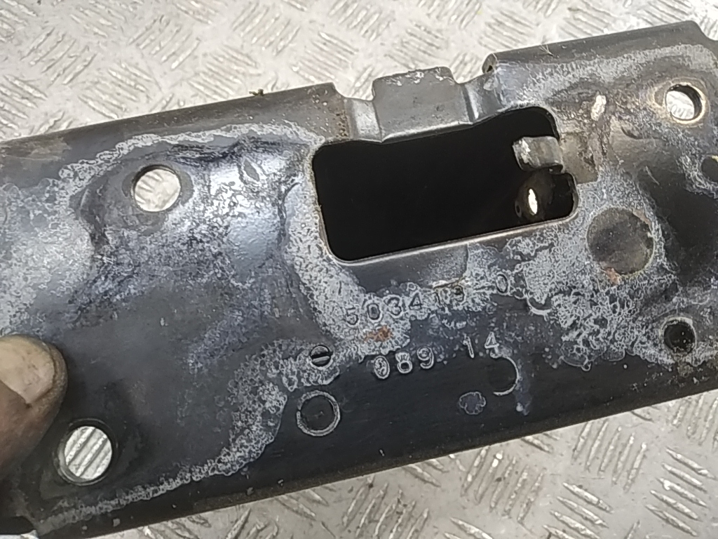 Кронштейн усилителя переднего бампера правый