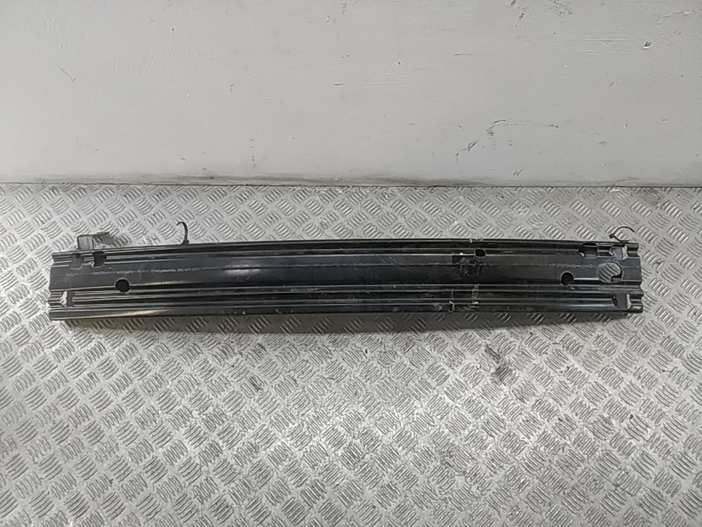 Усилитель переднего бампера