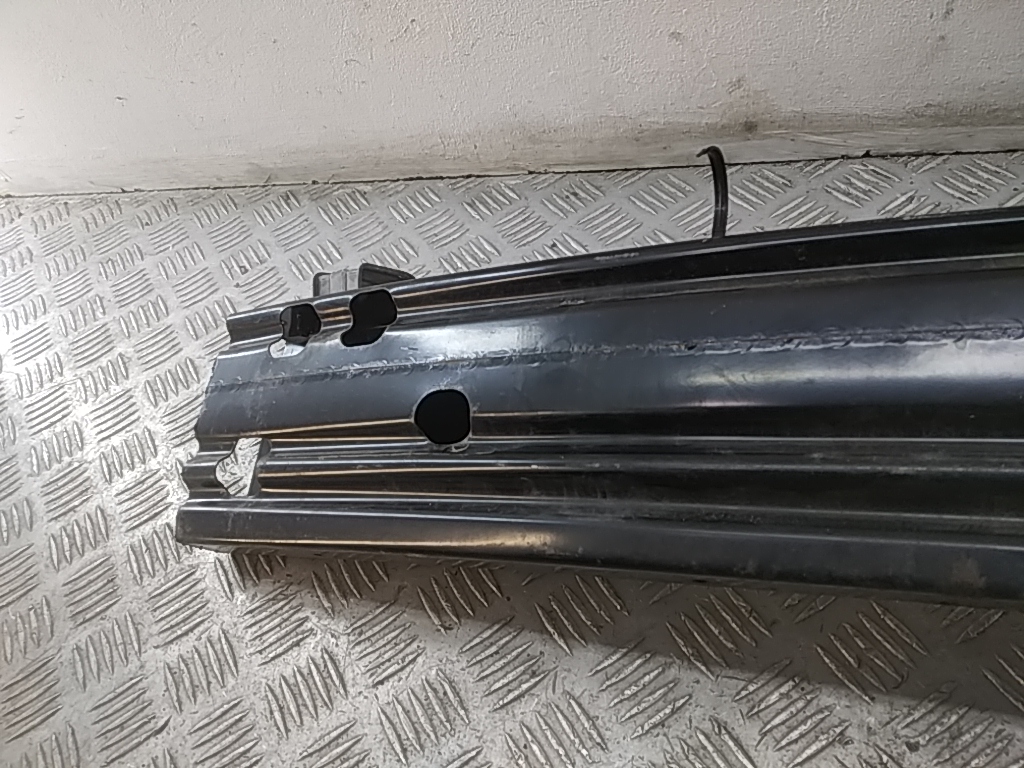 Усилитель переднего бампера