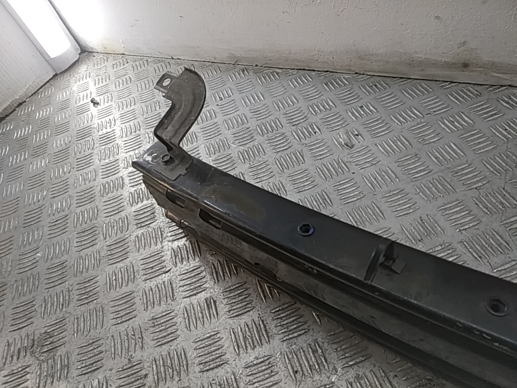 Усилитель переднего бампера