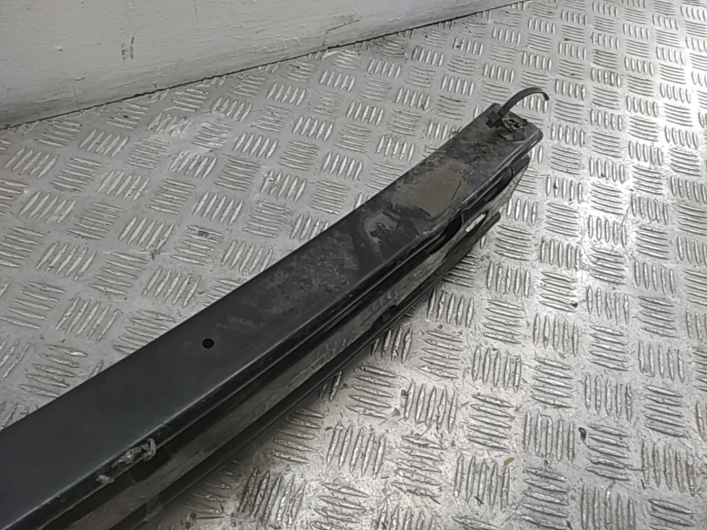 Усилитель переднего бампера