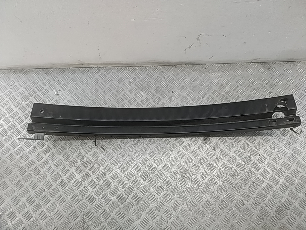 Усилитель переднего бампера