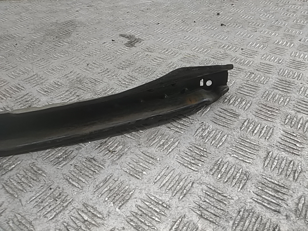 Усилитель переднего бампера