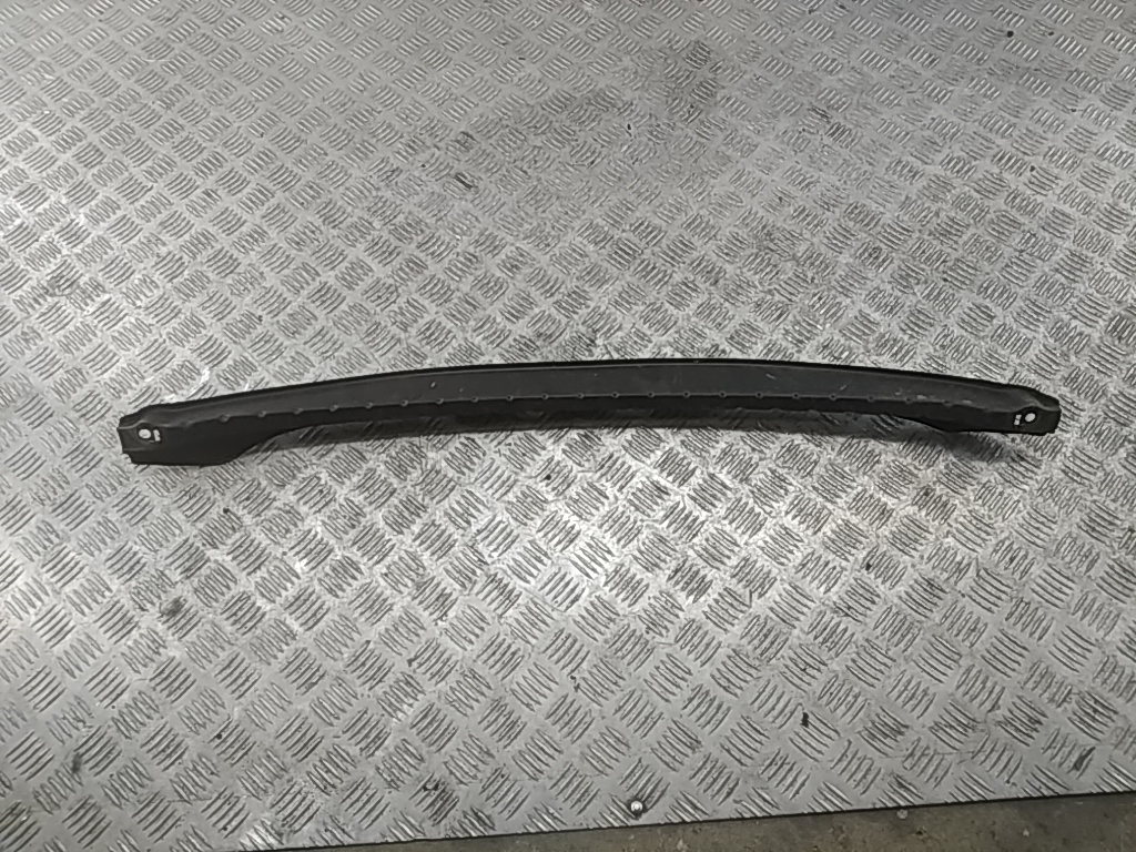 Усилитель переднего бампера