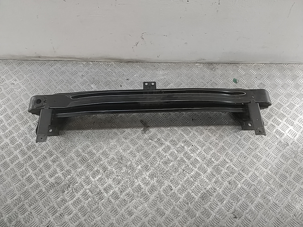 Усилитель переднего бампера