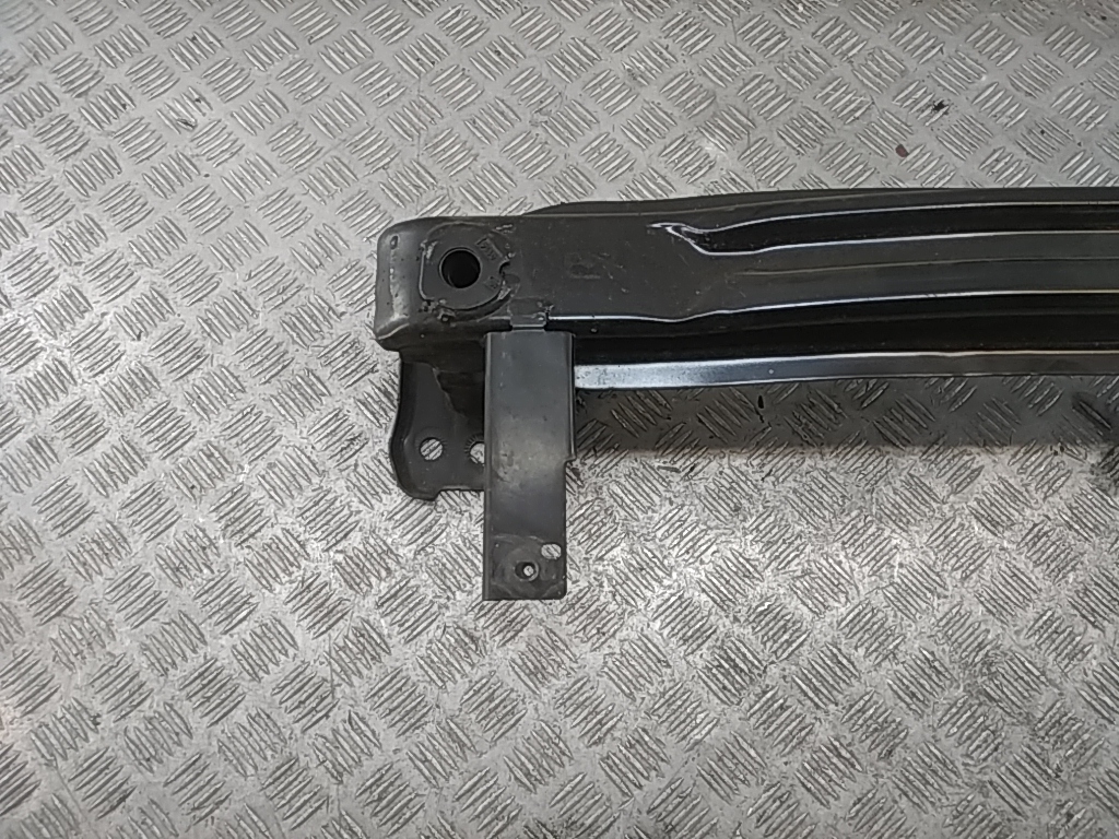 Усилитель переднего бампера