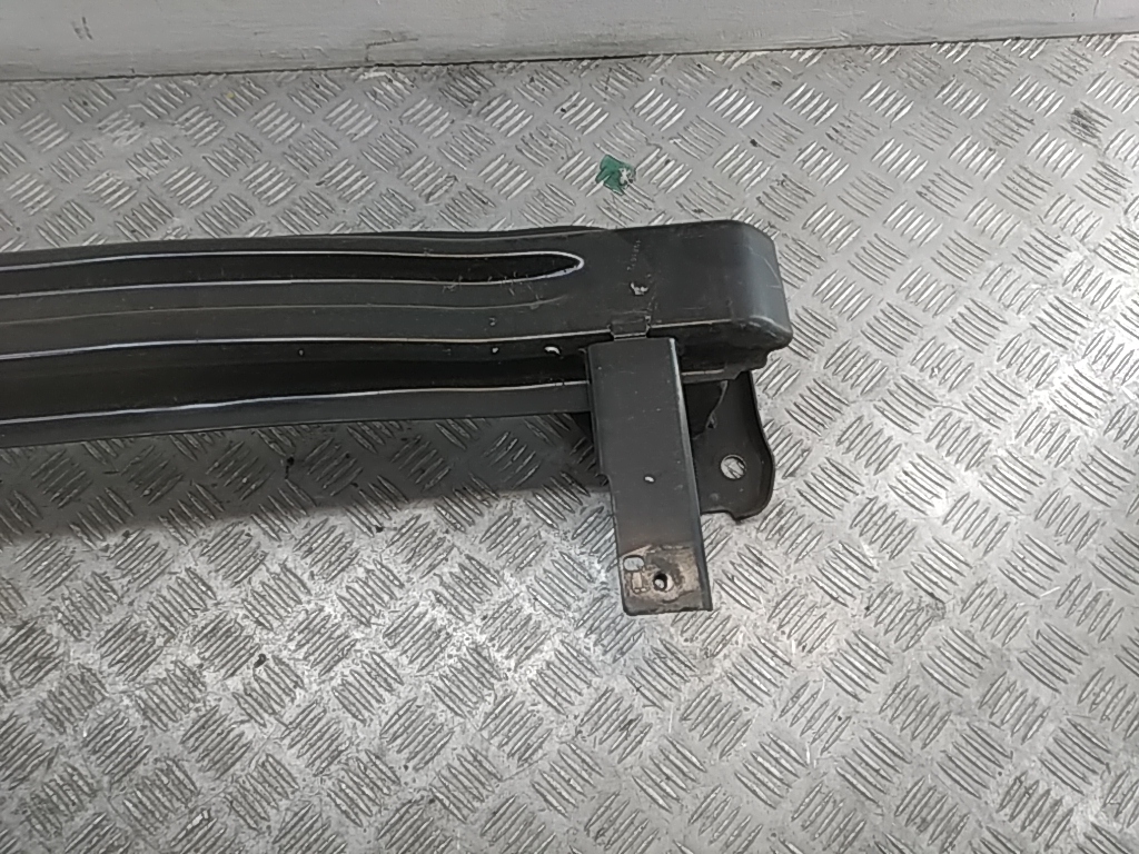 Усилитель переднего бампера