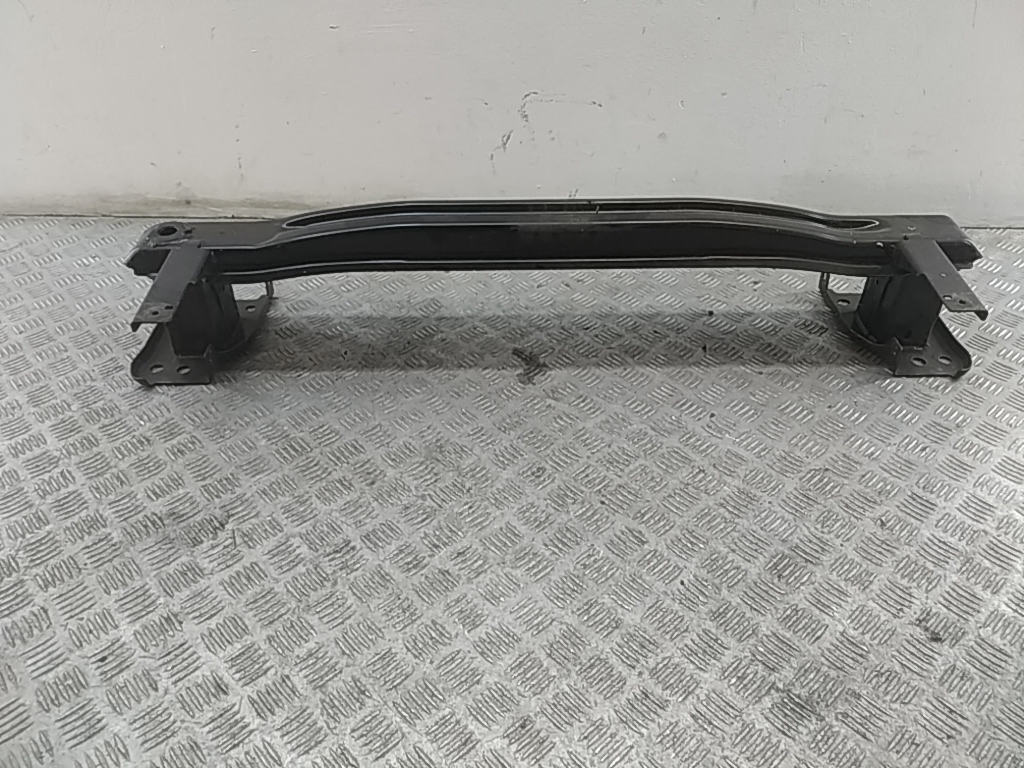 Усилитель переднего бампера