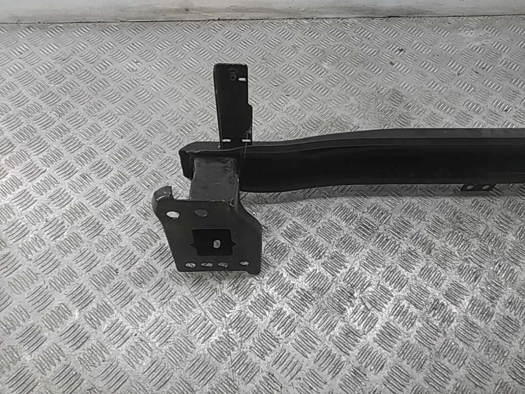 Усилитель переднего бампера