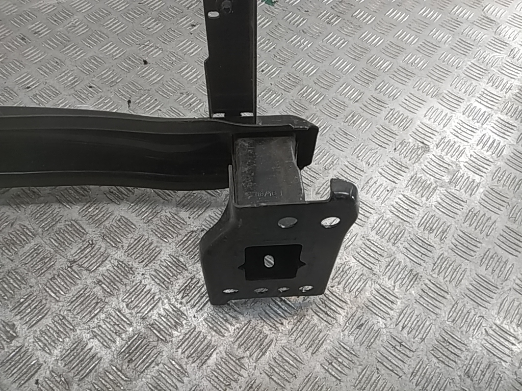 Усилитель переднего бампера