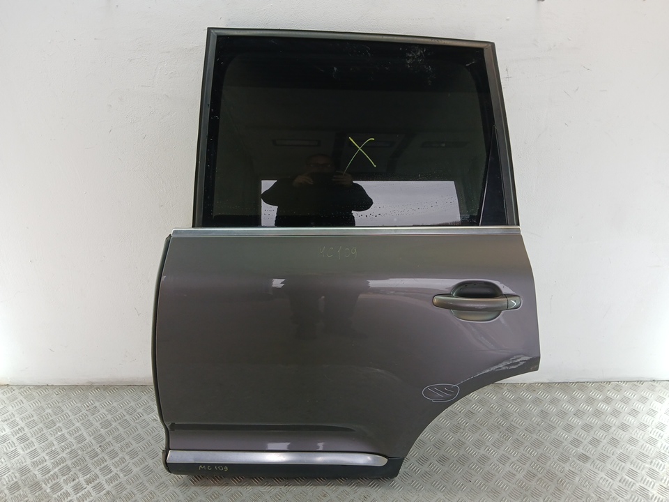 Дверь задняя левая