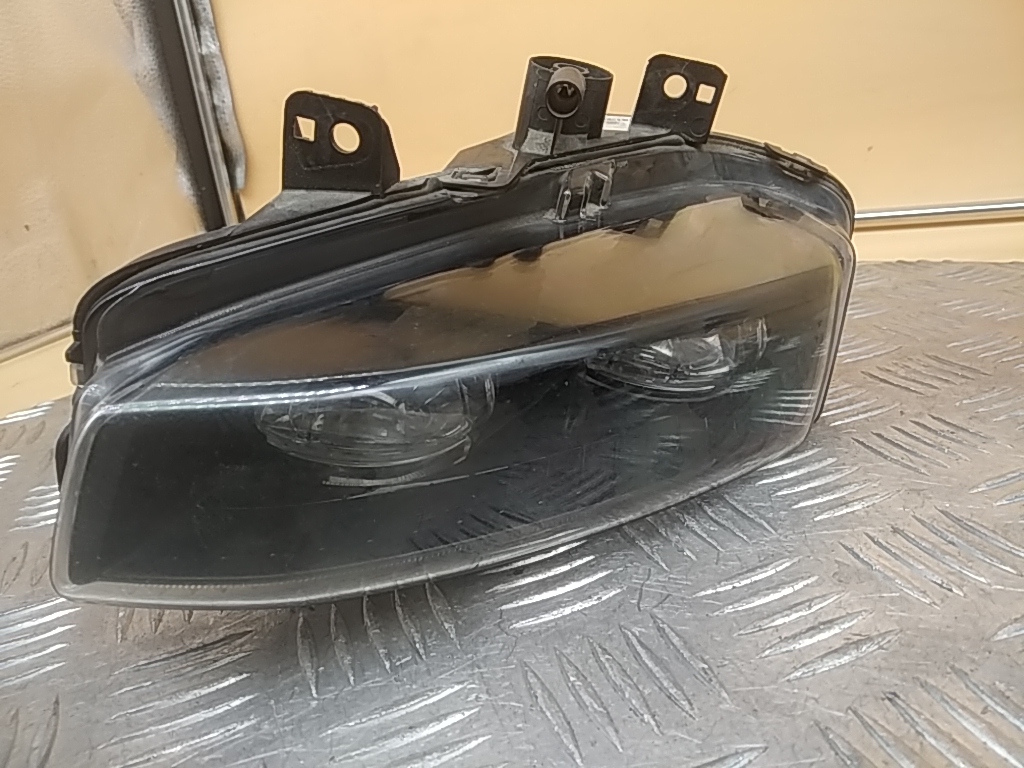 Фара противотуманная левая