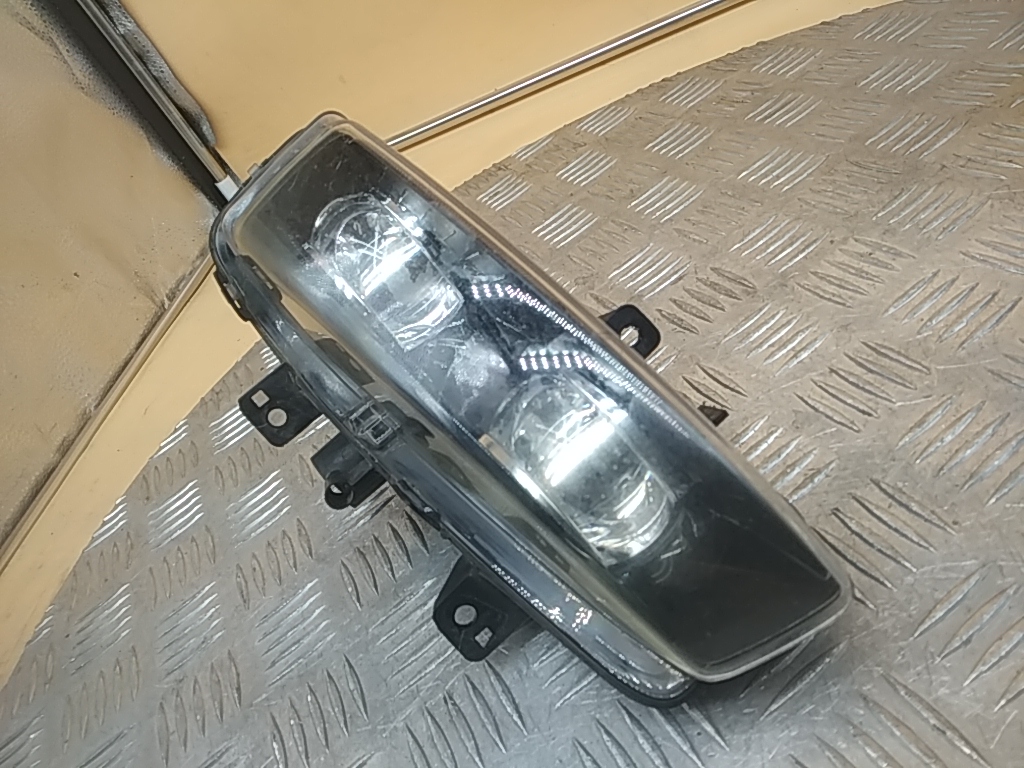 Фара противотуманная левая