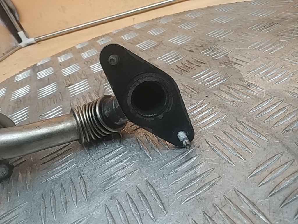 Трубка картерных газов