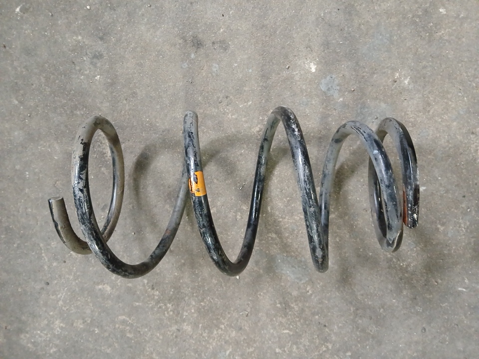 Пружина передняя