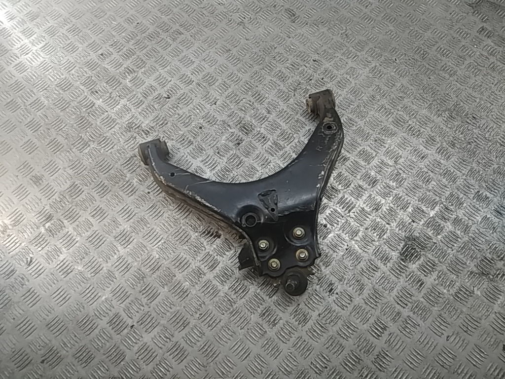 Рычаг передний нижний правый