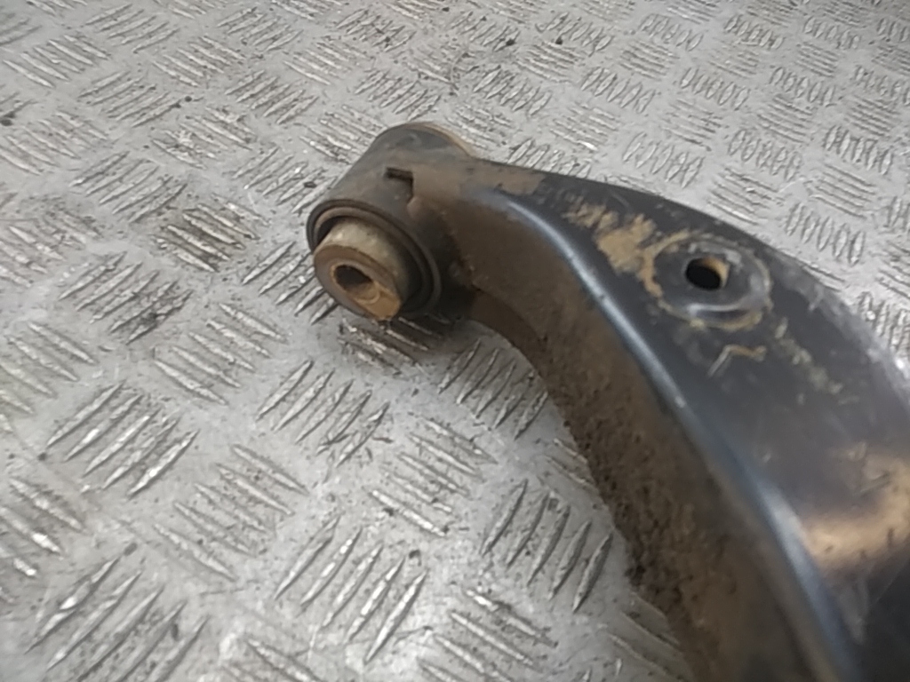 Рычаг передний нижний правый